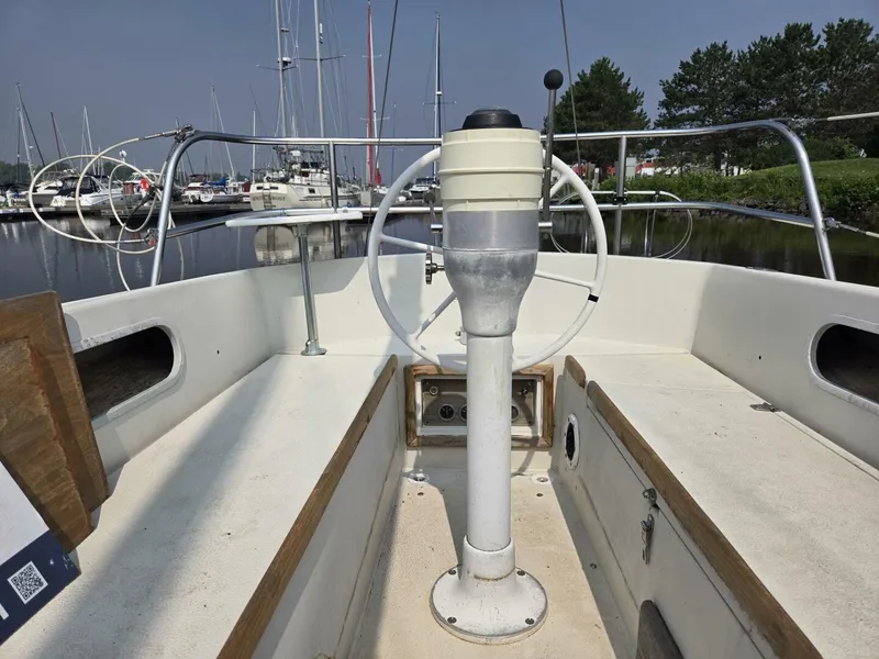 Slide: The Image of Islander 28 1976 - 5581695