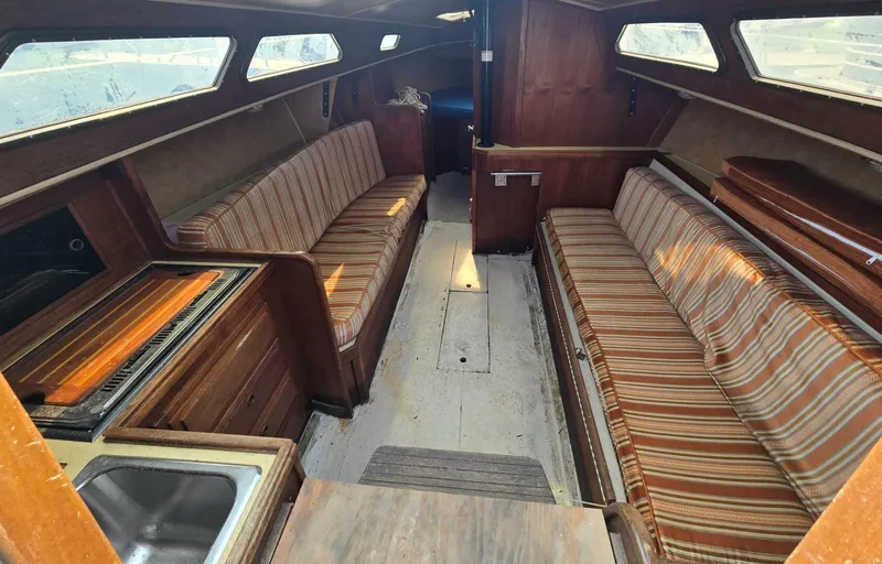 Slide: The Image of Islander 28 1976 - 5581685