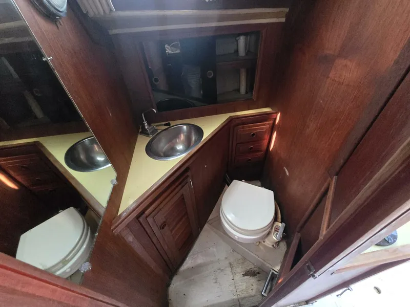 Slide: The Image of Islander 28 1976 - 5581690