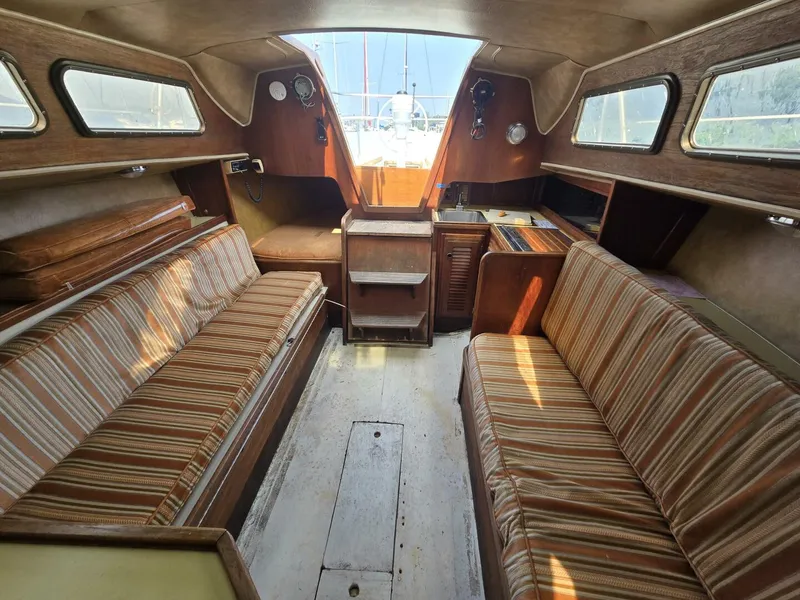 Slide: The Image of Islander 28 1976 - 5581692