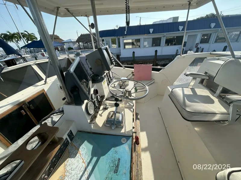 Slide: The Image of 44' Viking flybridge starboard - 5581858