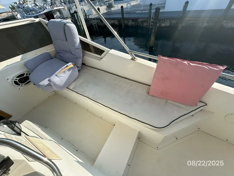 Slide: The Image of 44' Viking flybridge starboard seating - 5581859