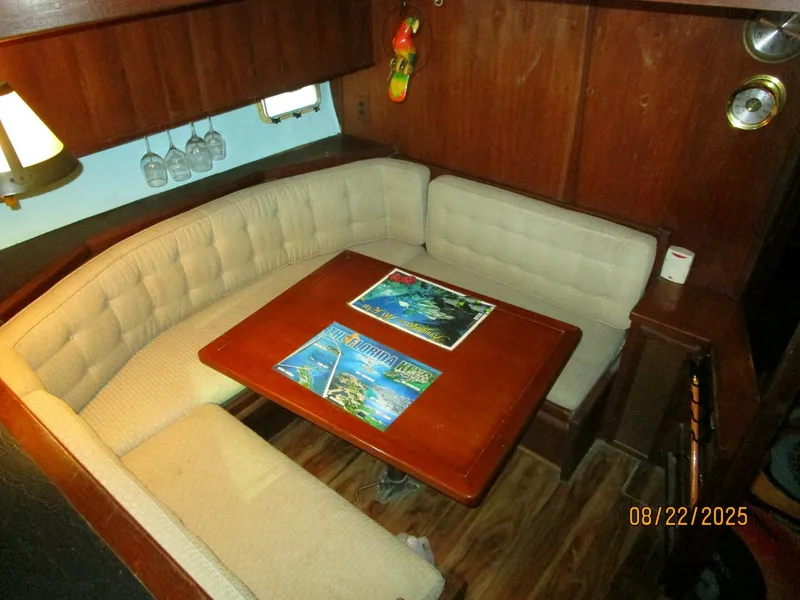 Slide: The Image of 44' Viking dinette1 - 5581844