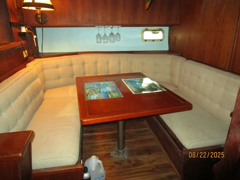 Slide: The Image of 44' Viking dinette2 - 5581845
