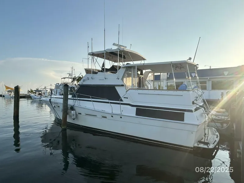 Slide: The Image of 44' Viking port aft profile - 5581920