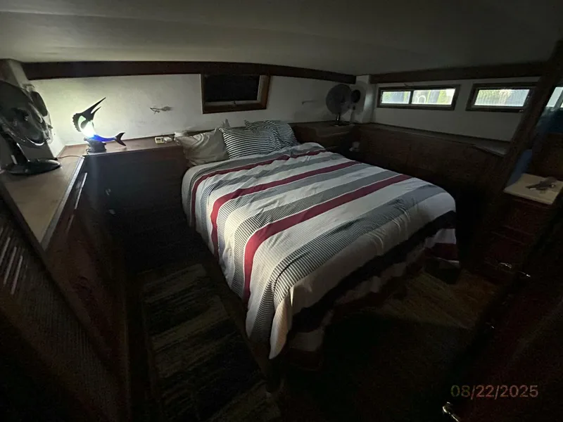 Slide: The Image of 44' Viking master stateroom - 5581872