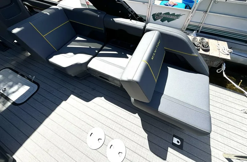 Slide: The Image of Manitou Explore 24 Navigator 2023 - 5583512