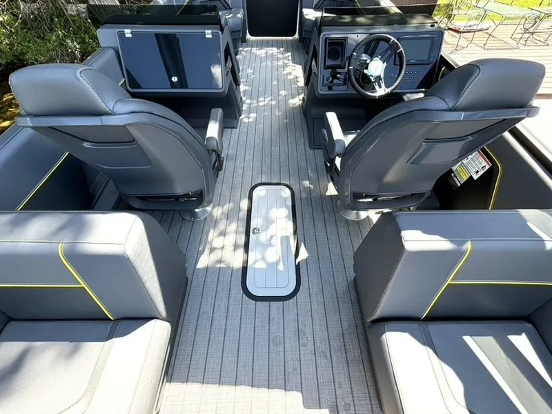 Slide: The Image of Manitou Explore 24 Navigator 2023 - 5583473