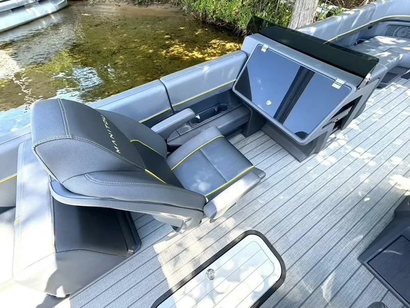 Slide: The Image of Manitou Explore 24 Navigator 2023 - 5583475