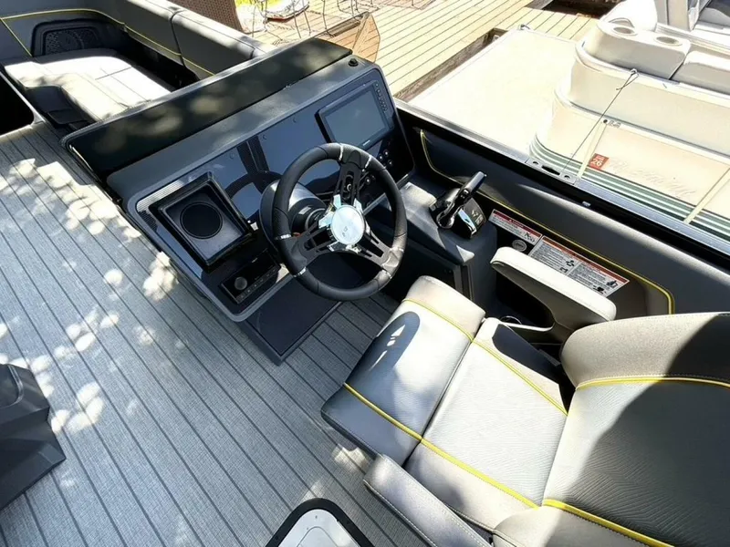 Slide: The Image of Manitou Explore 24 Navigator 2023 - 5583479