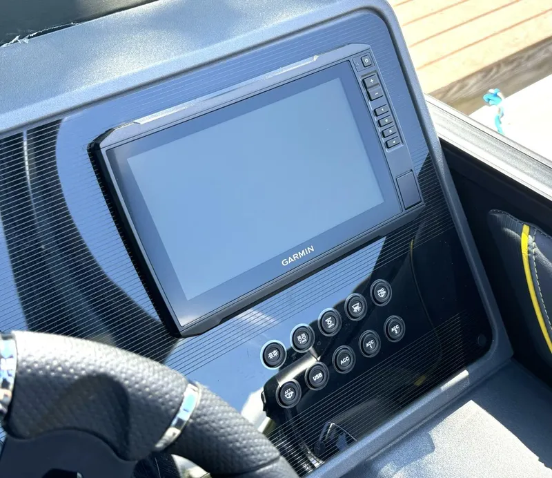 Slide: The Image of Manitou Explore 24 Navigator 2023 - 5583515