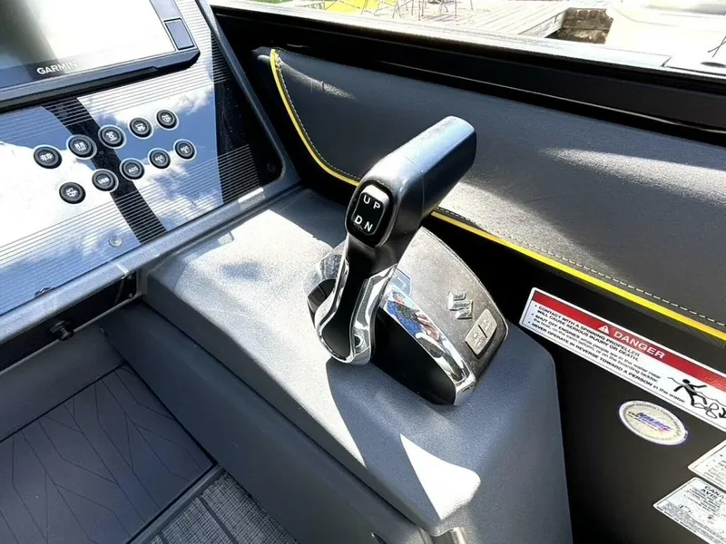 Slide: The Image of Manitou Explore 24 Navigator 2023 - 5583485