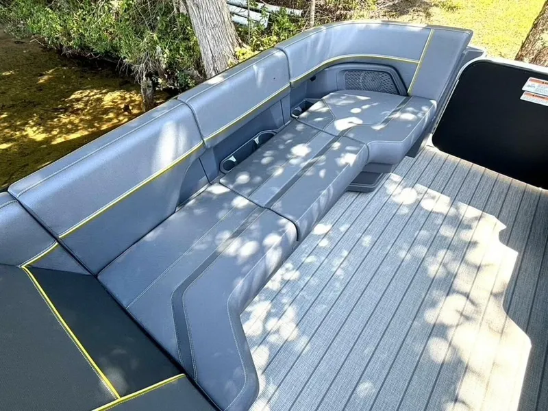 Slide: The Image of Manitou Explore 24 Navigator 2023 - 5583486