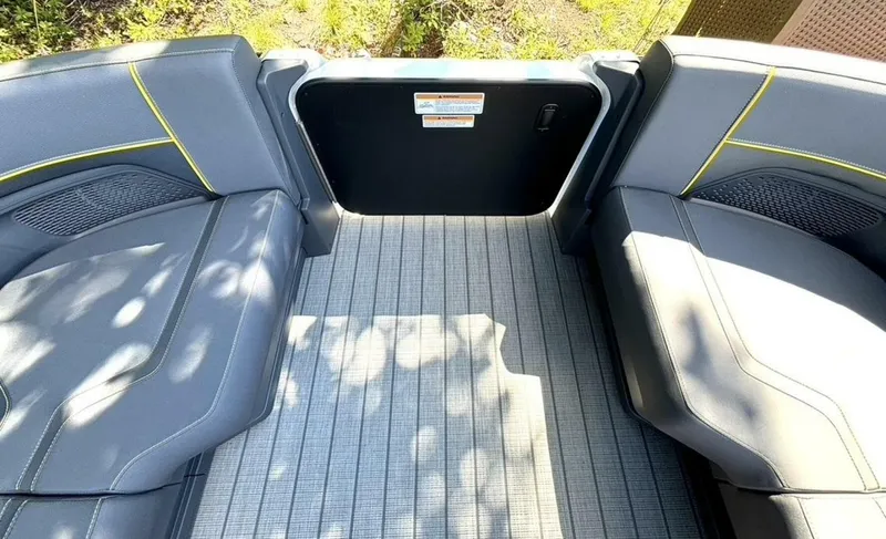 Slide: The Image of Manitou Explore 24 Navigator 2023 - 5583489