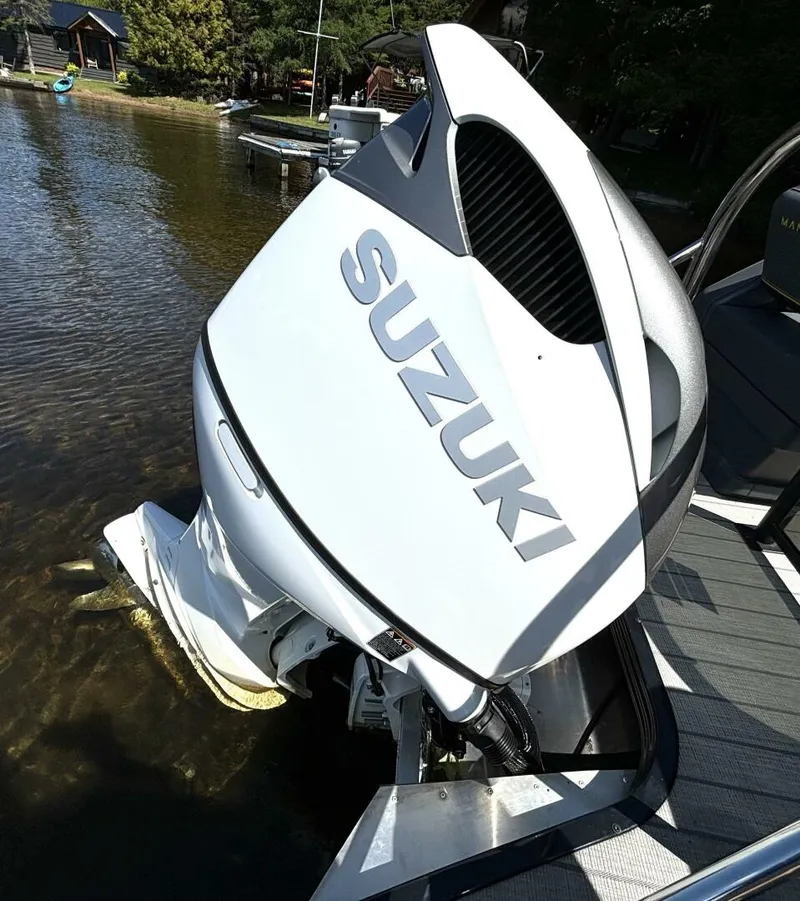 Slide: The Image of Manitou Explore 24 Navigator 2023 - 5583520