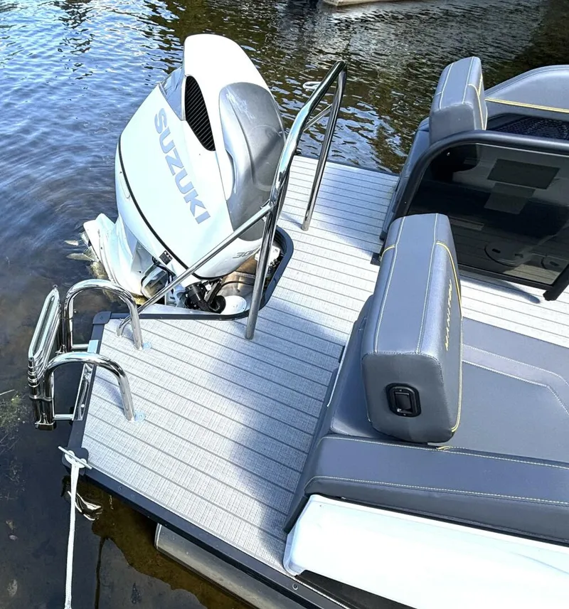 Slide: The Image of Manitou Explore 24 Navigator 2023 - 5583510