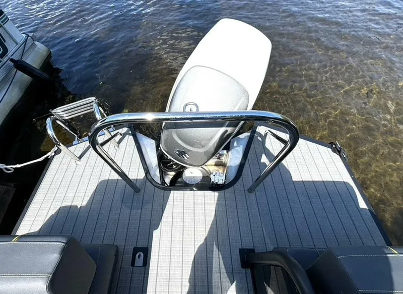 Slide: The Image of Manitou Explore 24 Navigator 2023 - 5583463