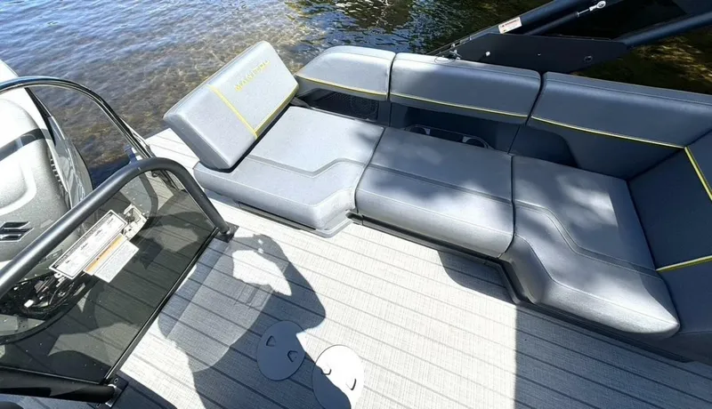 Slide: The Image of Manitou Explore 24 Navigator 2023 - 5583465