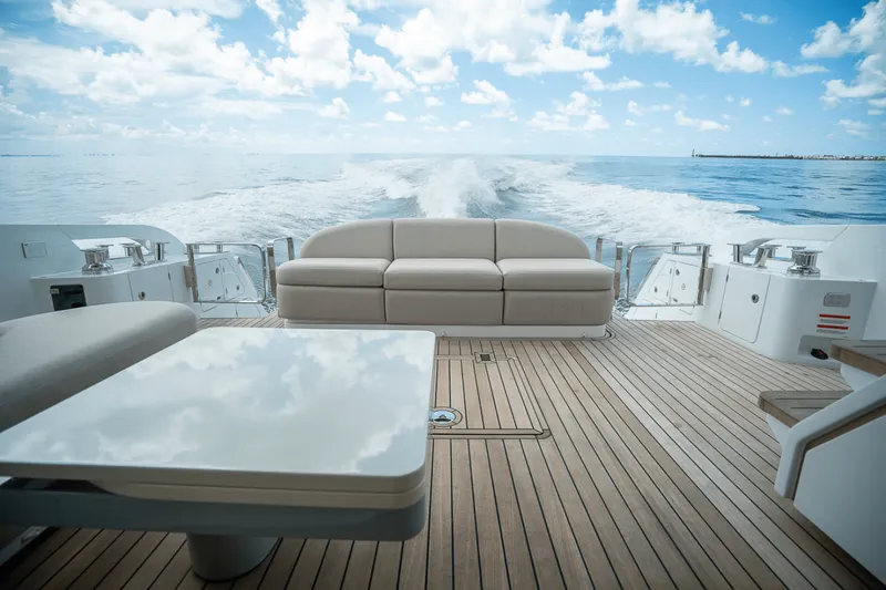 Slide: The Image of Azimut Fly 62 2026 - 5584483