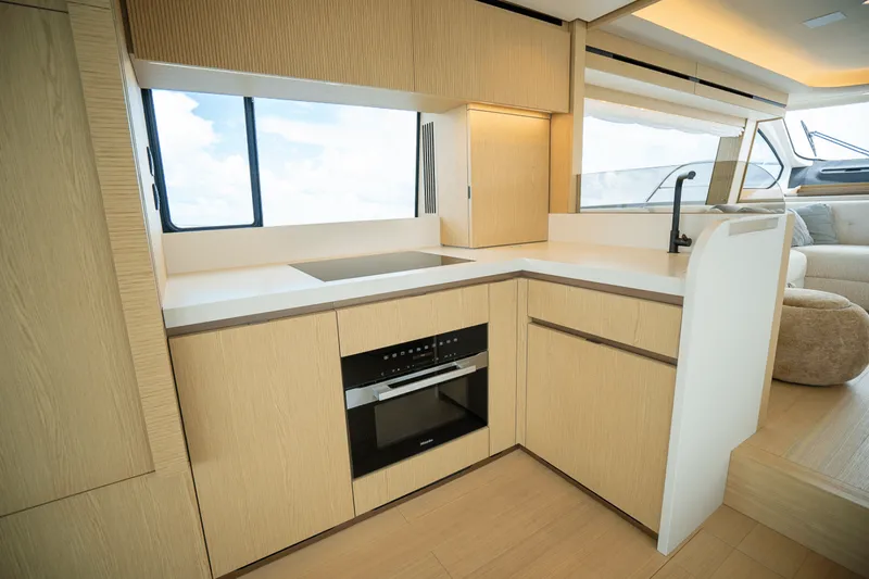 Slide: The Image of Azimut Fly 62 2026 - 5584491