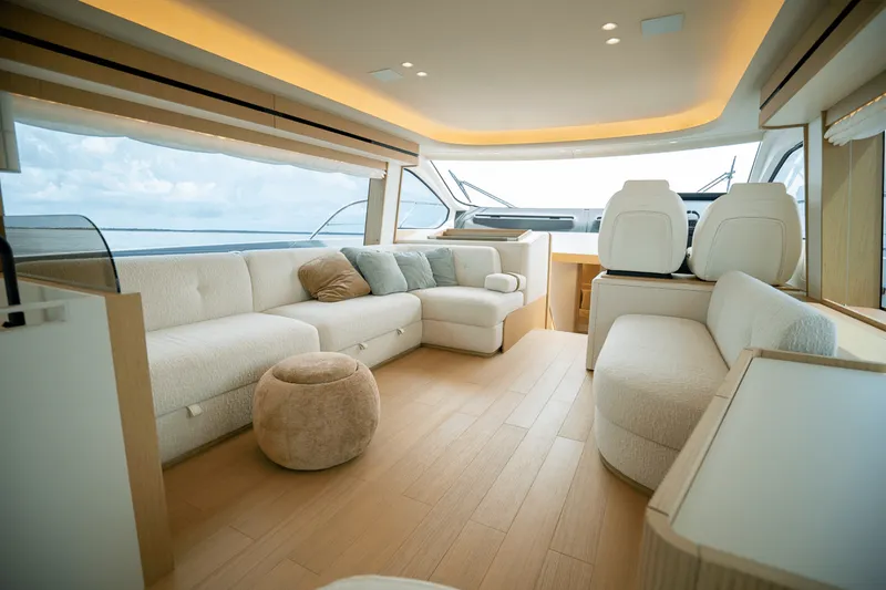 Slide: The Image of Azimut Fly 62 2026 - 5584498