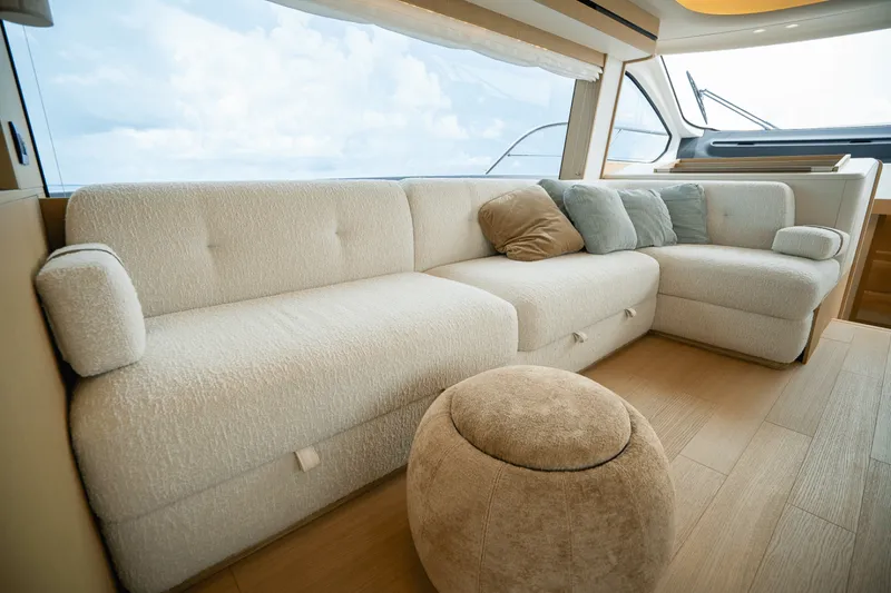 Slide: The Image of Azimut Fly 62 2026 - 5584501