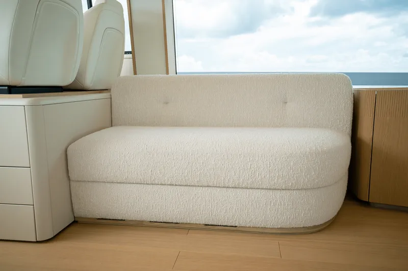 Slide: The Image of Azimut Fly 62 2026 - 5584503