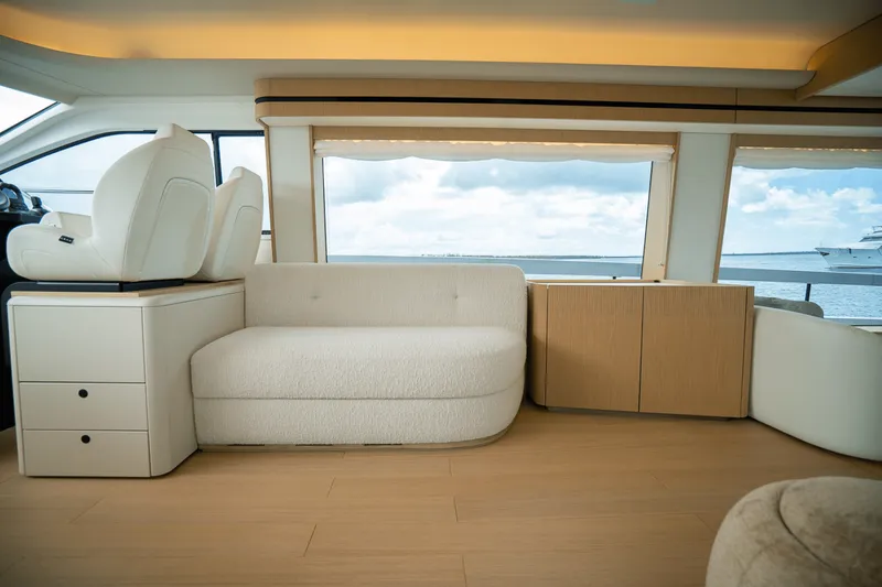 Slide: The Image of Azimut Fly 62 2026 - 5584504