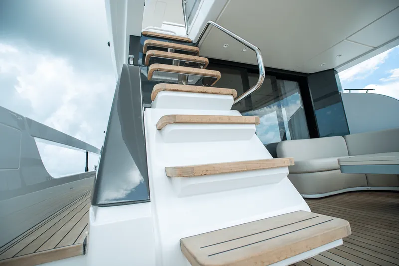 Slide: The Image of Azimut Fly 62 2026 - 5584514