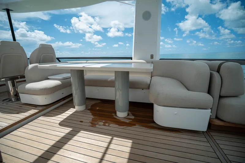 Slide: The Image of Azimut Fly 62 2026 - 5584520