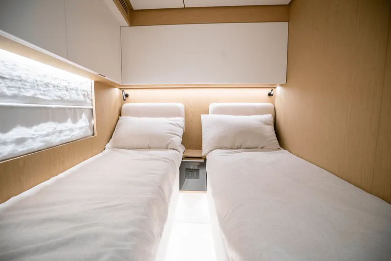 Slide: The Image of Azimut Fly 62 2026 - 5584531