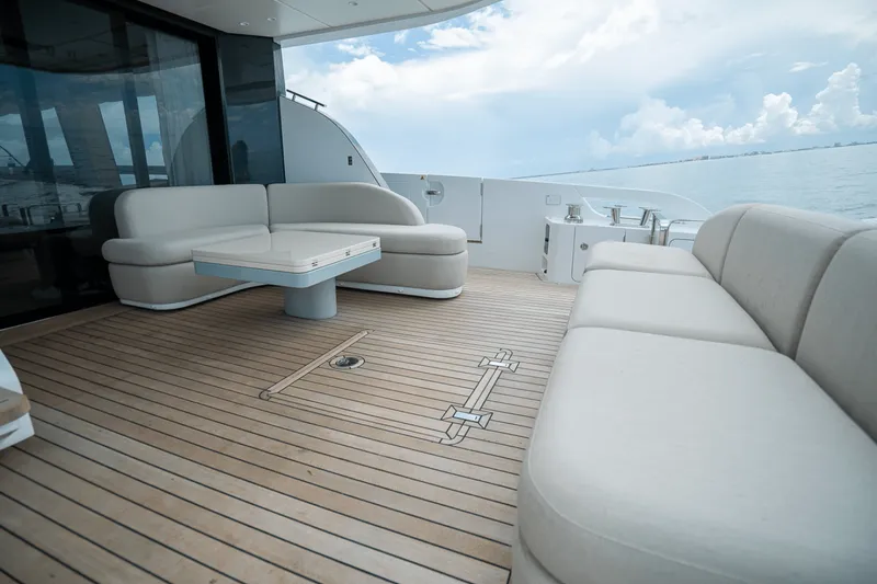 Slide: The Image of Azimut Fly 62 2026 - 5584479