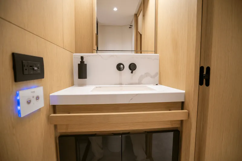 Slide: The Image of Azimut Fly 62 2026 - 5584535