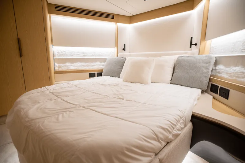 Slide: The Image of Azimut Fly 62 2026 - 5584541