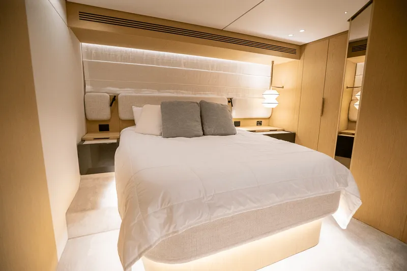 Slide: The Image of Azimut Fly 62 2026 - 5584550