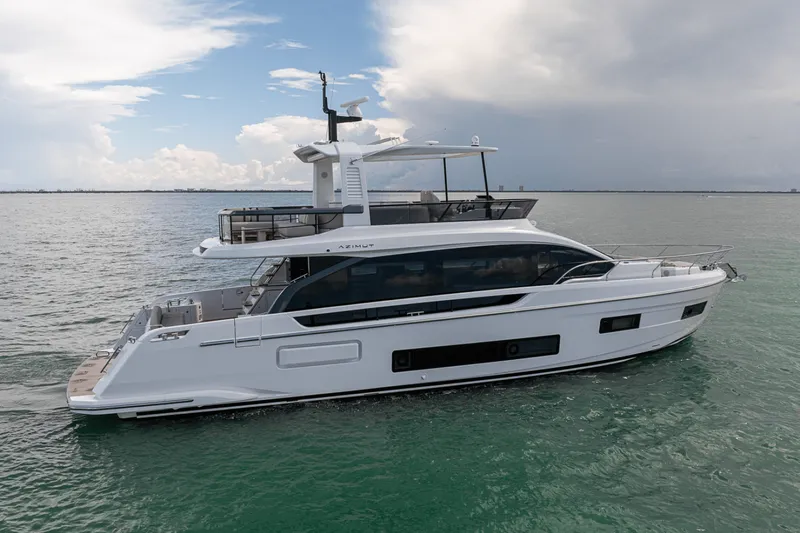 Slide: The Image of Azimut Fly 62 2026 - 5584567