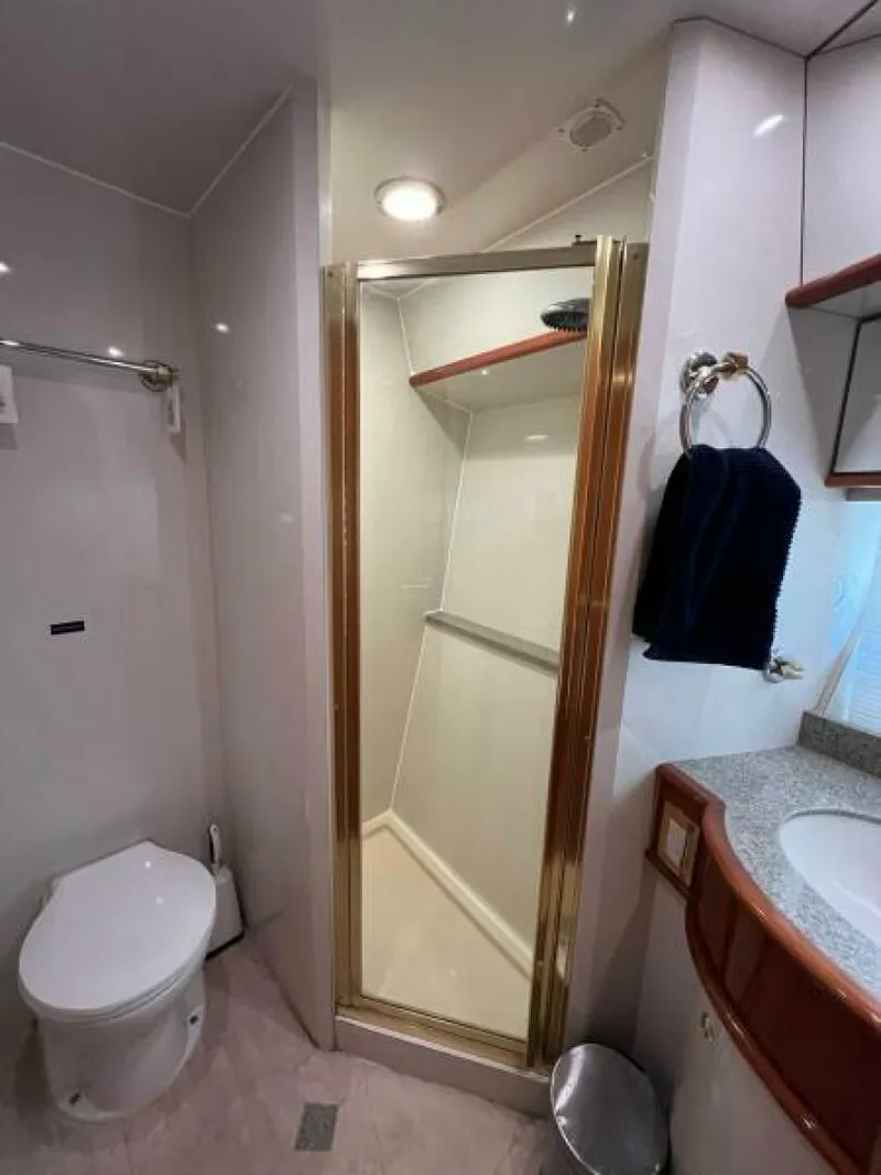 Slide: The Image of 2001 Neptunus 56 Flybridge- VIP Head  - 5585021