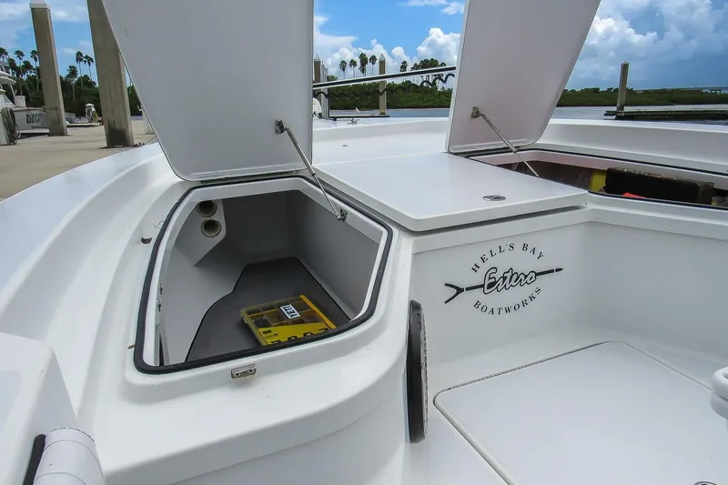 Slide: The Image of Hell's Bay Boatworks 25 Estero 2020 - 5585181