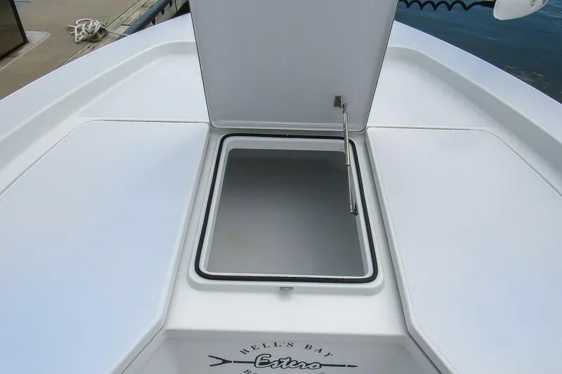 Slide: The Image of Hell's Bay Boatworks 25 Estero 2020 - 5585182