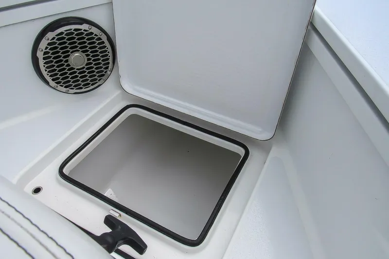 Slide: The Image of Hell's Bay Boatworks 25 Estero 2020 - 5585184