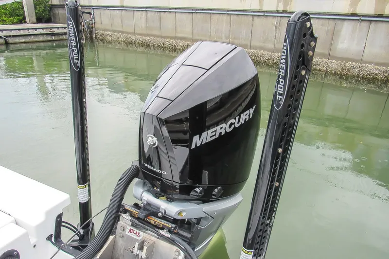 Slide: The Image of Hell's Bay Boatworks 25 Estero 2020 - 5585225