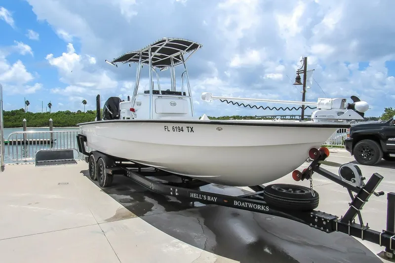 Slide: The Image of Hell's Bay Boatworks 25 Estero 2020 - 5585256