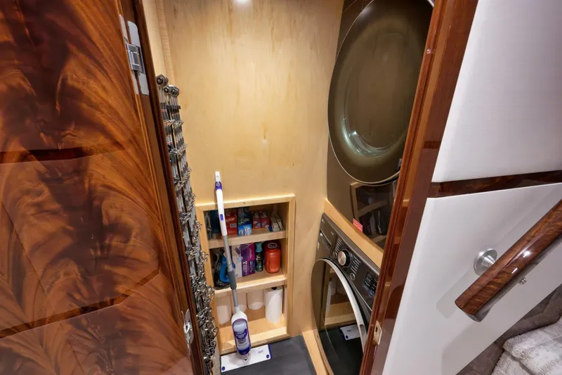 Slide: The Image of 2025 Viking 90 Convertible- NIKKI BELLA- Washer/ Dryer/ Storage - 5592732