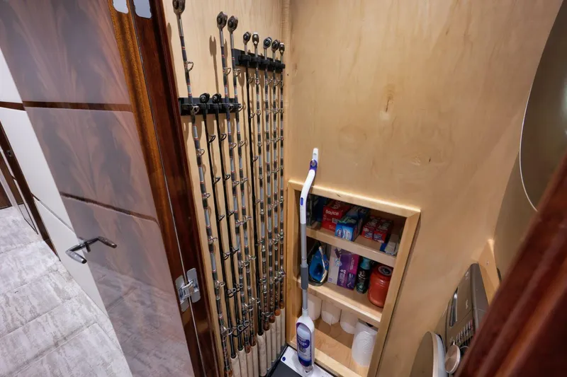 Slide: The Image of 2025 Viking 90 Convertible- NIKKI BELLA- Washer/ Dryer/ Storage - 5592733