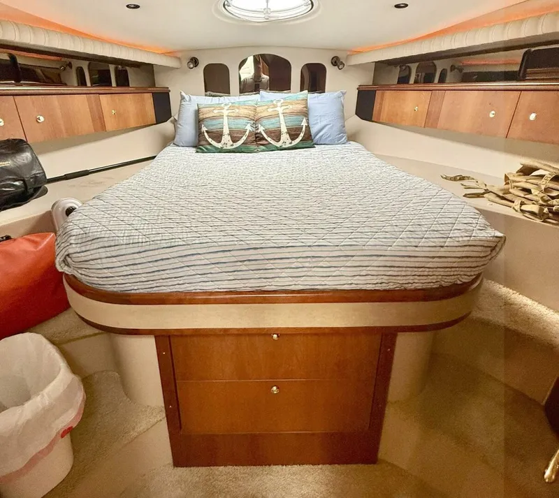 Slide: The Image of Cruisers Yachts 4270 Express 2001 - 5585783