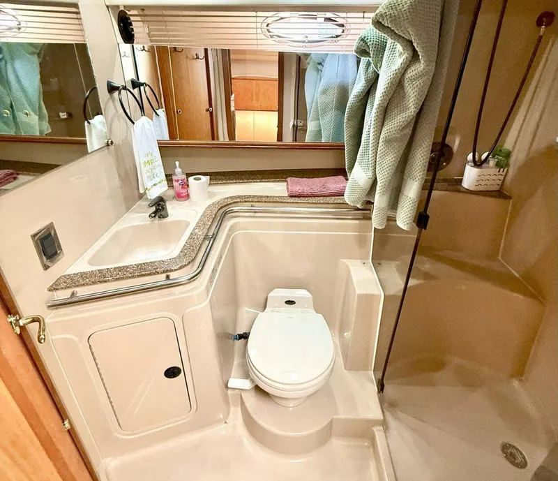 Slide: The Image of Cruisers Yachts 4270 Express 2001 - 5585784