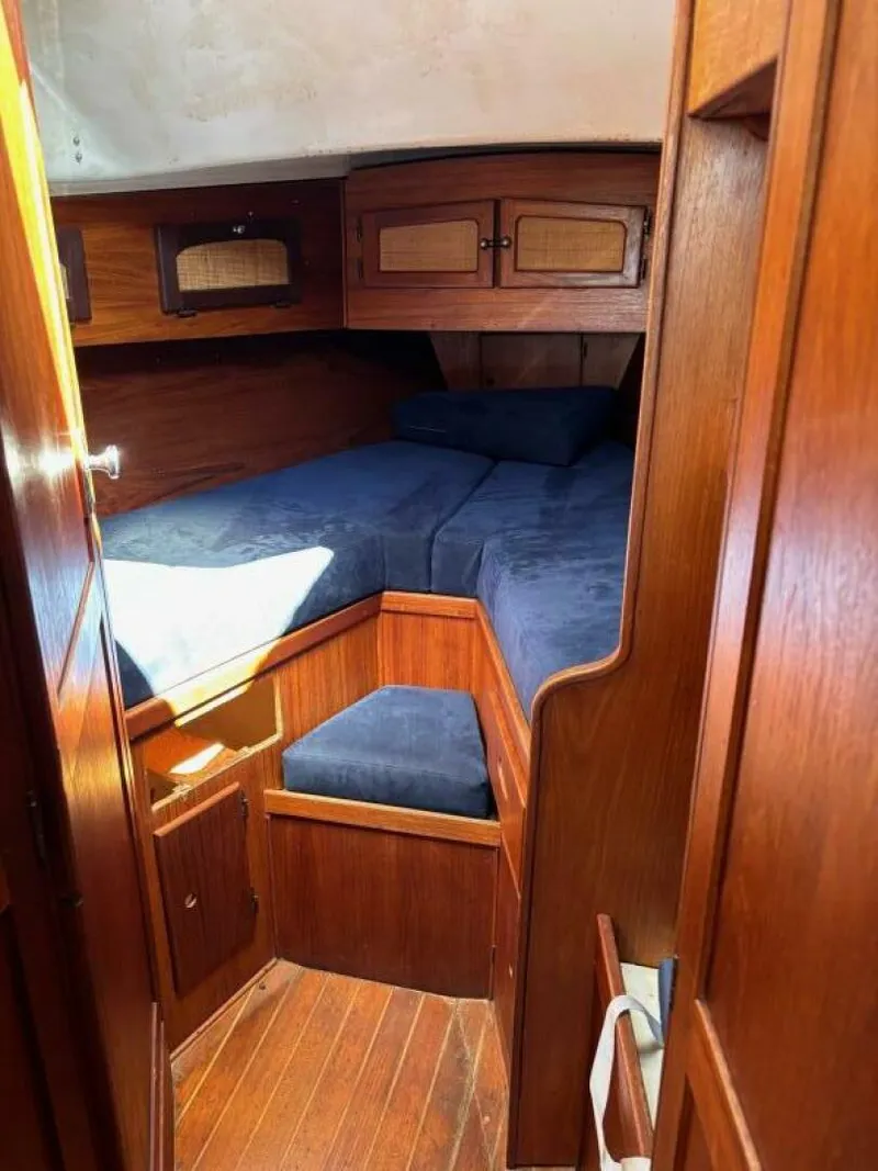 Slide: The Image of Aloha 34 1979 - 5585842