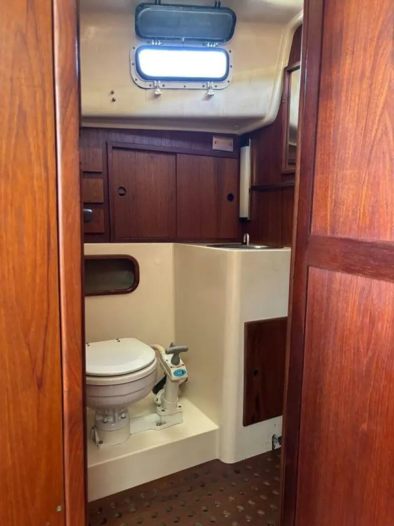 Slide: The Image of Aloha 34 1979 - 5585843