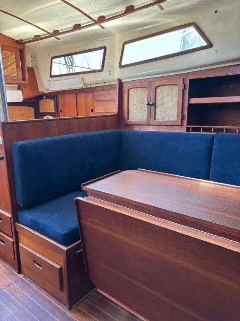 Slide: The Image of Aloha 34 1979 - 5585848