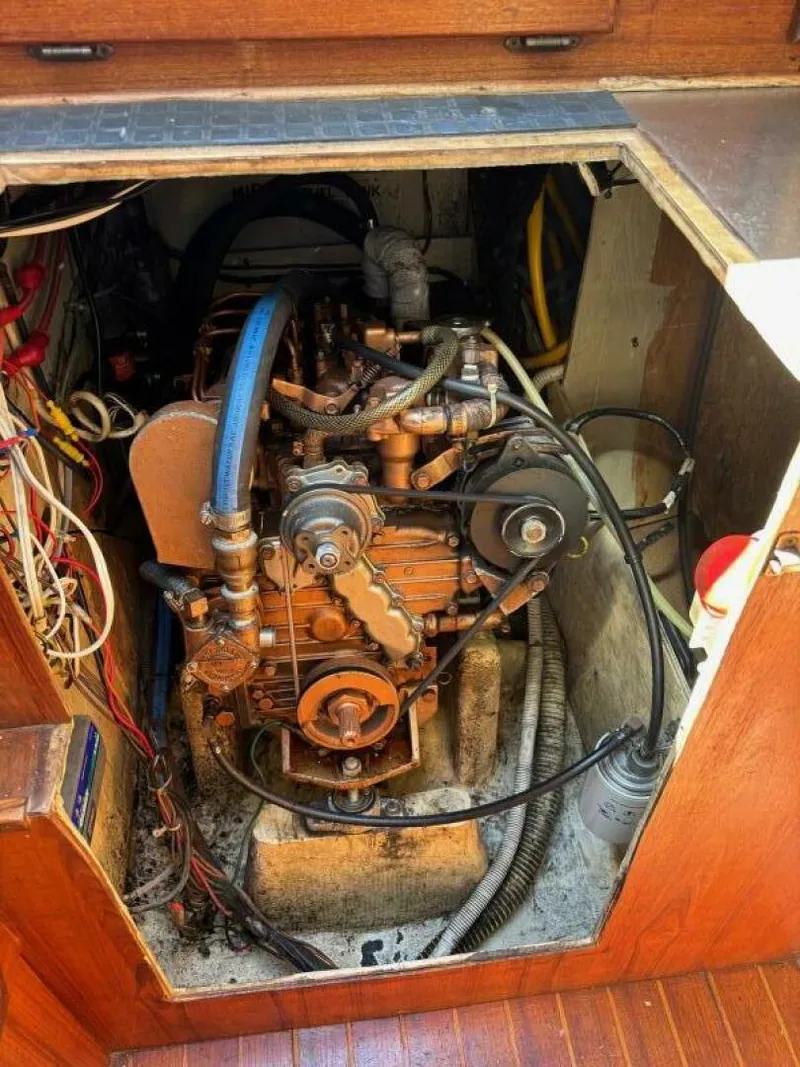 Slide: The Image of Aloha 34 1979 - 5585861